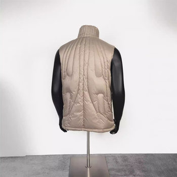 Down vest s metalnom kopčom – High Street vintage stil, slobodan kroj, 400 g gusinog Down, najlon vanjska tkanina, jesen/zima