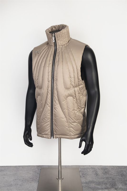 Down vest s metalnom kopčom – High Street vintage stil, slobodan kroj, 400 g gusinog Down, najlon vanjska tkanina, jesen/zima