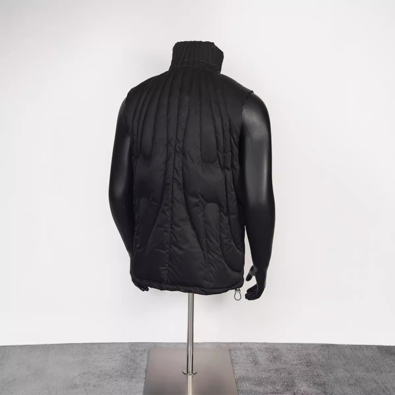 Down vest s metalnom kopčom – High Street vintage stil, slobodan kroj, 400 g gusinog Down, najlon vanjska tkanina, jesen/zima