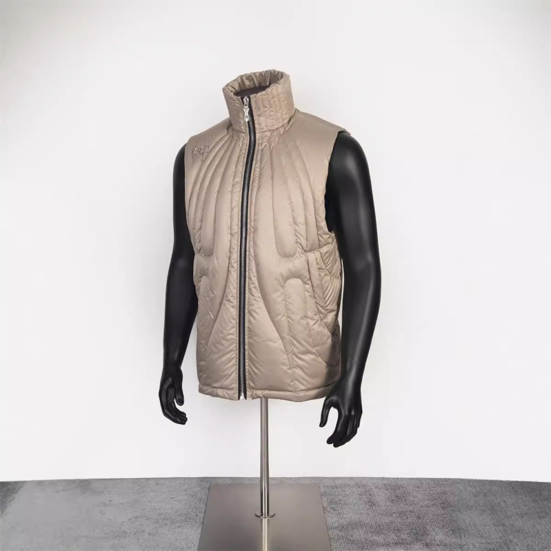 Down vest s metalnom kopčom – High Street vintage stil, slobodan kroj, 400 g gusinog Down, najlon vanjska tkanina, jesen/zima