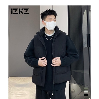 Muška down vesta — lagana i topla, labav kroj, stojeći ovratnik, zatvarač, sadržaj perja 86–90%, srednja duljina 65–80 cm