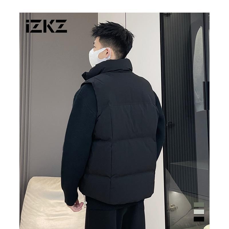 Muška down vesta — lagana i topla, labav kroj, stojeći ovratnik, zatvarač, sadržaj perja 86–90%, srednja duljina 65–80 cm