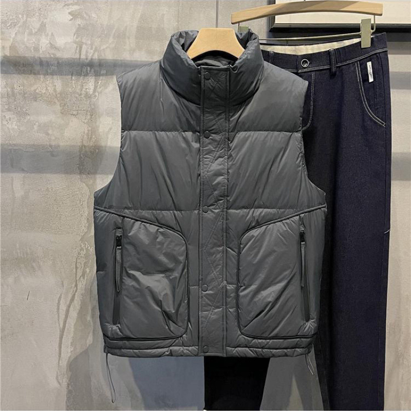 Muška vesta od patke perja - stojeći ovratnik, punjenje od patkog perja, 50% udjela, loft 900, kratka duljina 40–50 cm