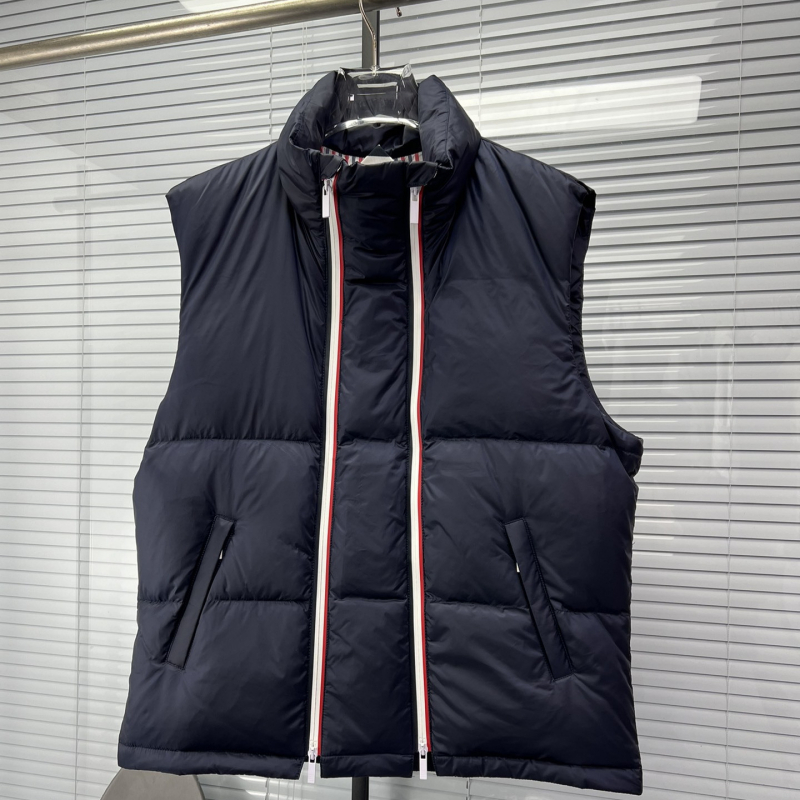 Muški down vest s visokim ovratnikom, dvosmjerni zatvarač, stražnja traka s prugom, toplo i udobno za zimu