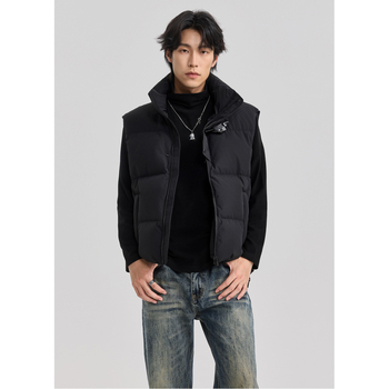 Unisex puffer vesta s stojećim ovratnikom, široki kroj, punjenje 150–200 g bijelog patka perja, 61–65% perja