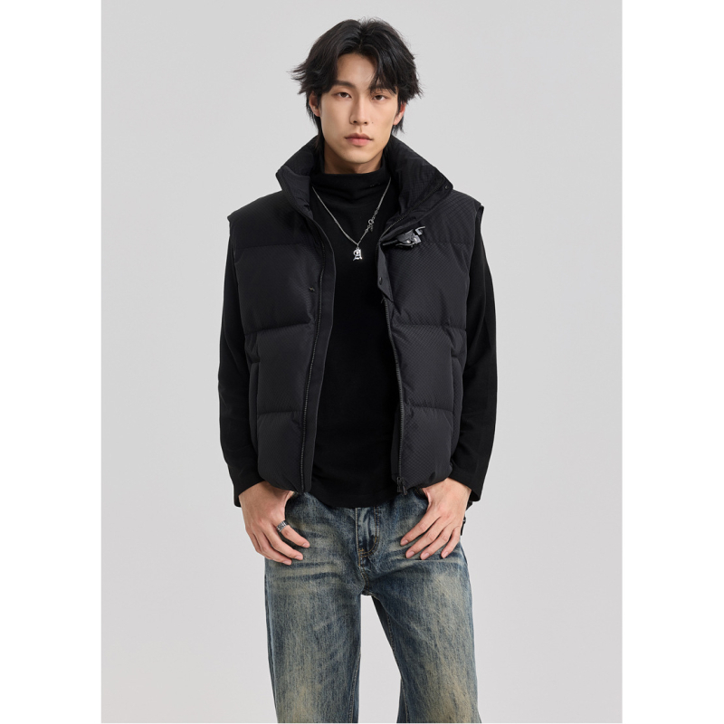 Unisex puffer vesta s stojećim ovratnikom, široki kroj, punjenje 150–200 g bijelog patka perja, 61–65% perja