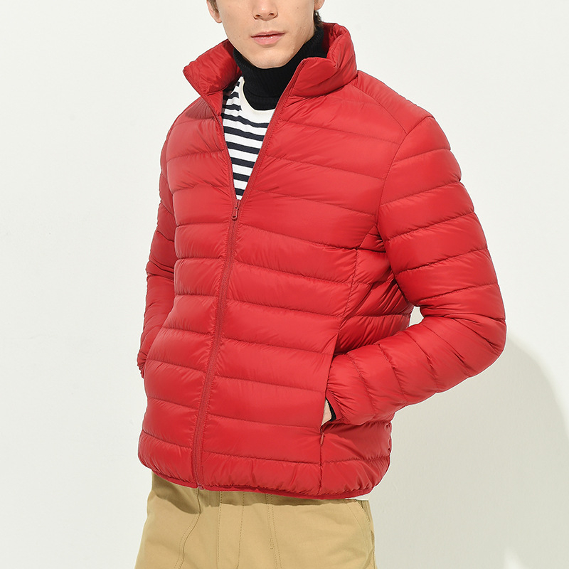 Muška jakna od perja, 80–85% sivog guščjeg perja, vanjski najlon 95%, stojeći ovratnik, prednji zip, lagana zaštita od hladnoće (-5°C do 0°C)