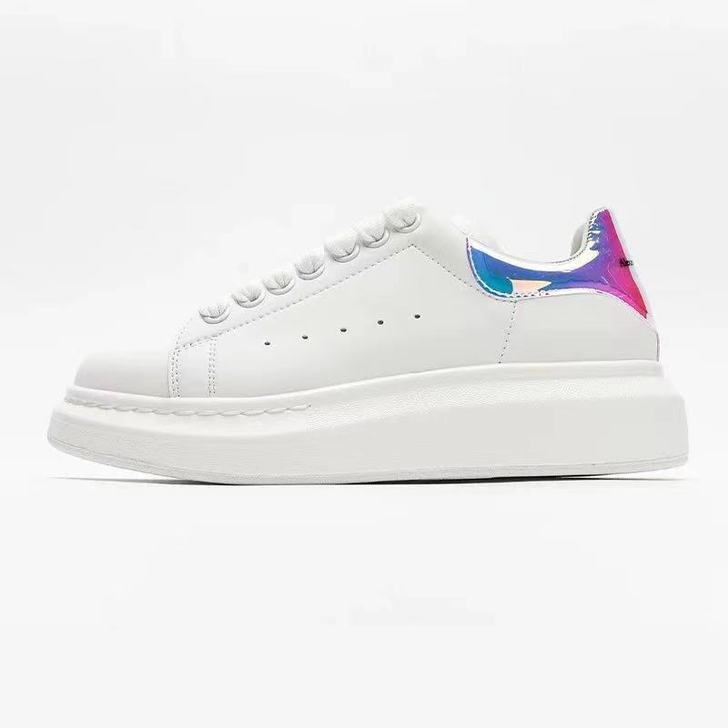 Kožne platforme s povećanjem visine, okrugli vrh, prednje vezanje, gornji dio od prave kože, protuklizna gumena potplat