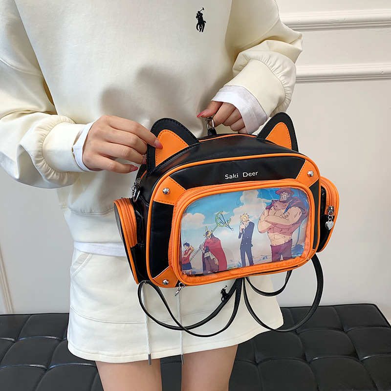 Crossbody ruksak u street fashion stilu od PU materijala, podstava od poliestera, zatvaranje zipom, pretinac za telefon