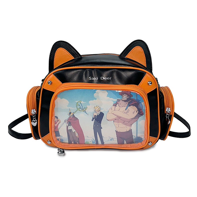 Crossbody ruksak u street fashion stilu od PU materijala, podstava od poliestera, zatvaranje zipom, pretinac za telefon