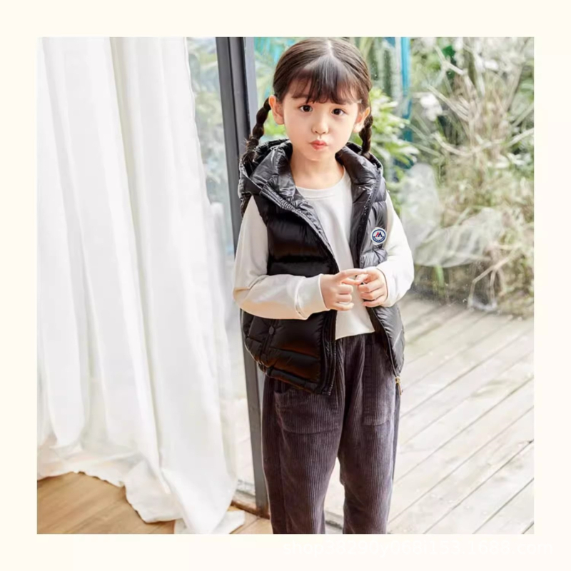 Παιδικό γιλέκο από πούπουλα πάπιας με αποσπώμενη κουκούλα, κοντό μήκος, φερμουάρ