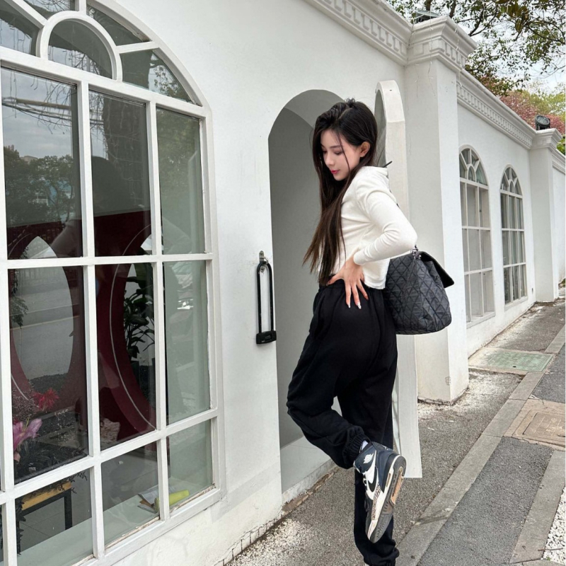 Muške trenirke hlače s tiskom, terry tkanina, 96% pamuk, slobodan kroj, srednji pojas, dugačke (Tkanina: terry; Sastav: 96% pamuk; Kroj: slobodan; Pas: srednji; Duljina: dugačka)