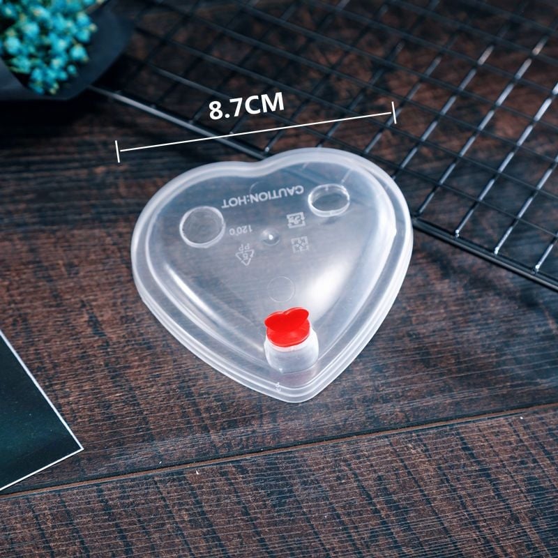 Μίας χρήσης πλαστικό ποτήρι σε σχήμα καρδιάς για ποτά (PP), με καπάκι, χωρητικότητα 501–600 ml, δυνατότητα εκτύπωσης λογοτύπου