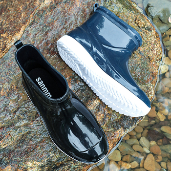 Muške kišne čizme od plastike, vodootporne, protuklizne, otporne na habanje, podstavljene umjetnom vunom, kratkog kroja, za sve sezone