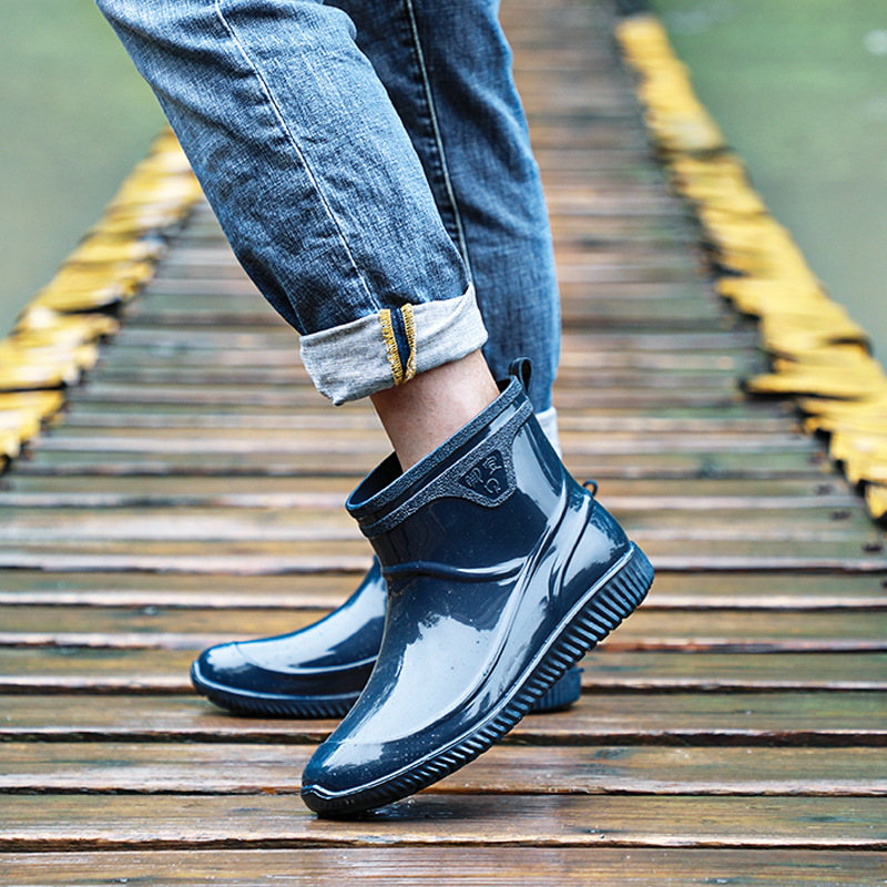 Muške kišne čizme od plastike, vodootporne, protuklizne, otporne na habanje, podstavljene umjetnom vunom, kratkog kroja, za sve sezone