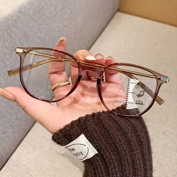 Olvasó szemüveg multifokális lencsékkel és kékfény-szűrővel, távolság- és közeli használathoz, teljes keret, műanyag és fém