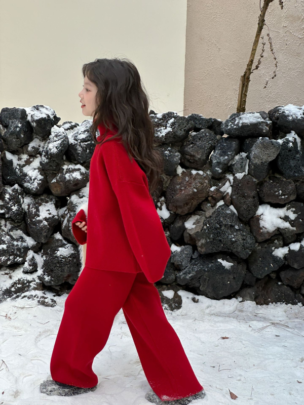 Dvodjelni dječji set: pulover s rolkom i široke hlače, pamuk 95%, zima 2025