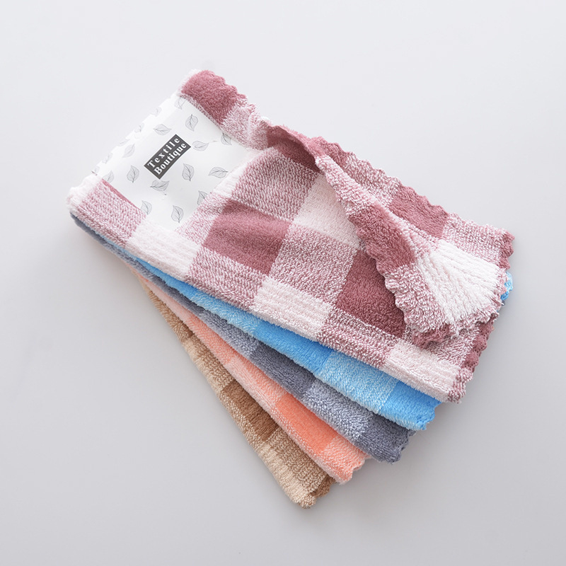 Koralni fleece ručnik, mali kvadratni dizajn, 300 g, mješovita pređa, plaid serija, upijanje 11–15 s, mogućnost tiskanja logotipa
