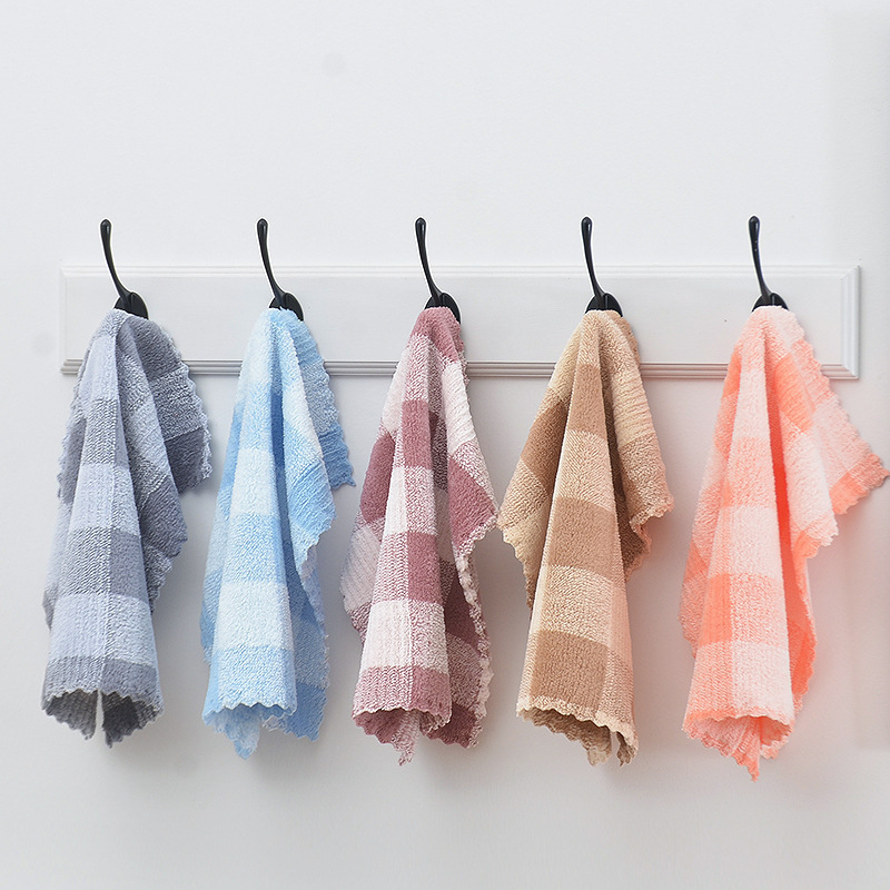 Koralni fleece ručnik, mali kvadratni dizajn, 300 g, mješovita pređa, plaid serija, upijanje 11–15 s, mogućnost tiskanja logotipa
