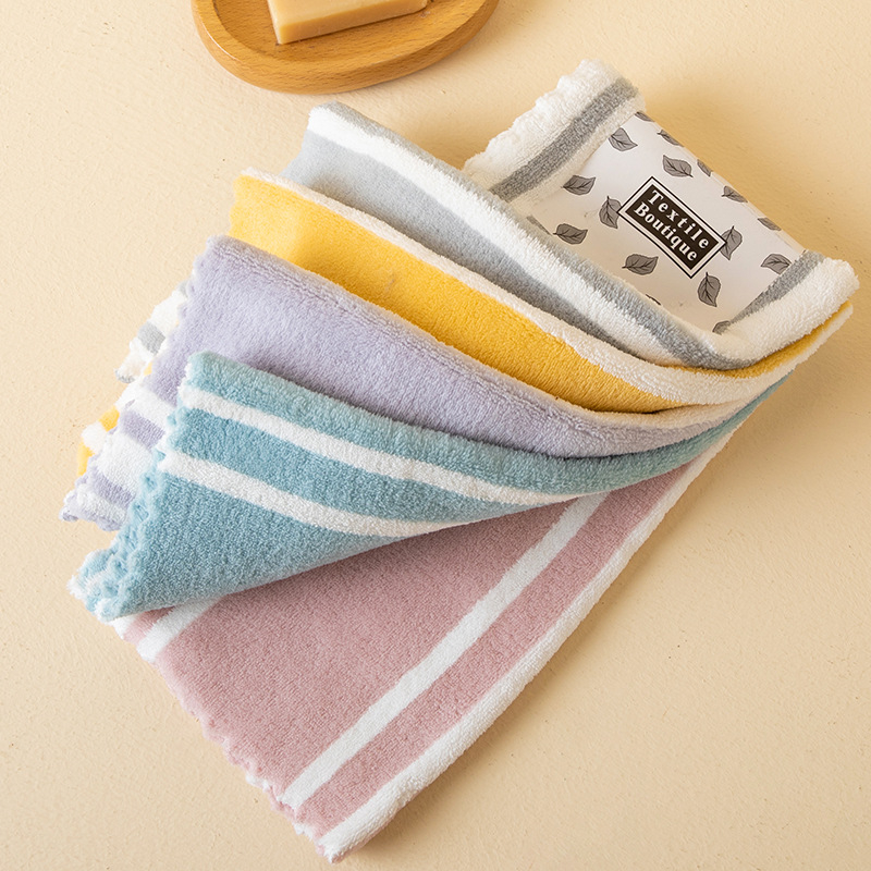 Koralni fleece ručnik, mali kvadratni dizajn, 300 g, mješovita pređa, plaid serija, upijanje 11–15 s, mogućnost tiskanja logotipa