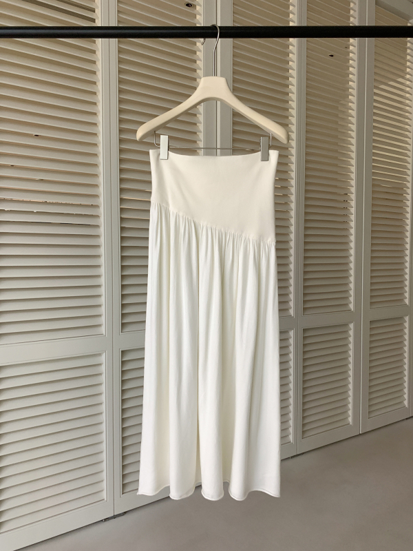 Fustă midi tricotată cu plisare – moale, fluidă, lungă, într-o culoare solidă, siluetă subțire, lansare toamnă 2025, amestec nylon/acril/viscoză/lână de miel