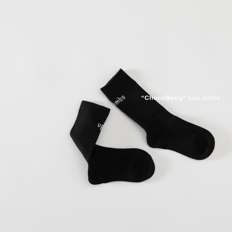 Gyerekeknek szóló rövid zokni betűk mintával (70% pamut · közepes vastagság · sarokkal)