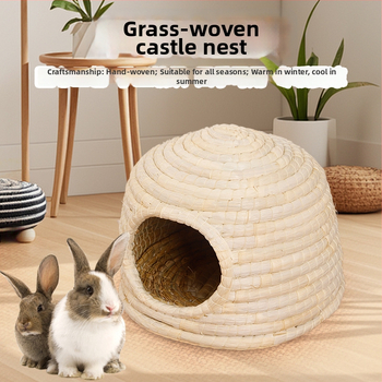 Slamnato gnijezdo u obliku dvorca za kućne ljubimce: zečeve, guinejske svinje i druge male glodavce