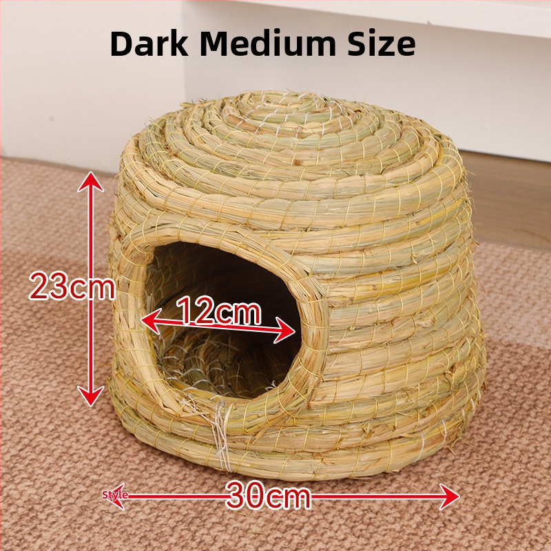 Slamnato gnijezdo u obliku dvorca za kućne ljubimce: zečeve, guinejske svinje i druge male glodavce