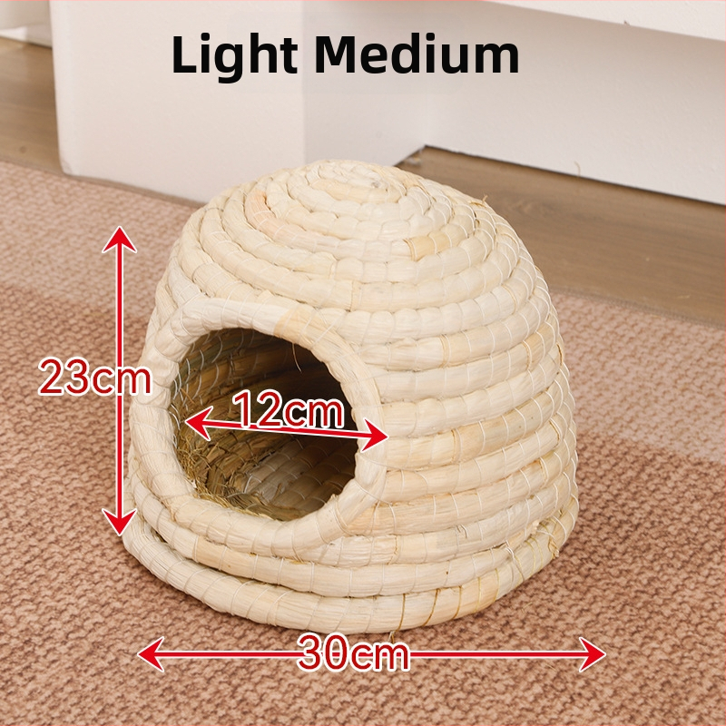 Slamnato gnijezdo u obliku dvorca za kućne ljubimce: zečeve, guinejske svinje i druge male glodavce