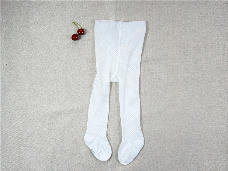 Gyermekeknek szánt vékony kötött harisnya hálós textúrával, anyag: combed cotton, mintázat: háló, vastagság: vékony, szezon: tavasz-nyár, kor: 1–3 év