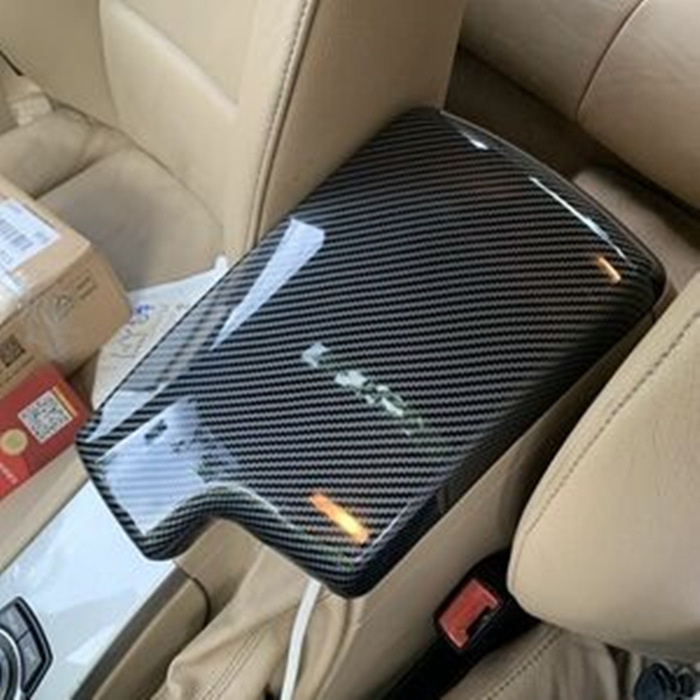 Poklop naslona za ruku za BMW E90/E92/E93 s uzorkom karbonske vlakne, plastika, težina 150 g, podrška instalacije, licencirana privatna etiketa