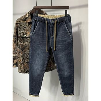 Muške traperice – ravnog kroja, srednji struk, elastični pojas sa štrikom, pamuk denim, mikroelastičnost