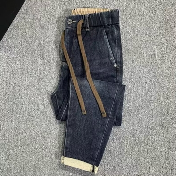 Muške traperice – ravnog kroja, srednji struk, elastični pojas sa štrikom, pamuk denim, mikroelastičnost