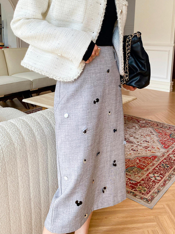 Beaded midi suknja, mješavina poliestera i viskoze, 30–50% viskoze, nije elastična, srednje duljine, jednostupanj dizajn