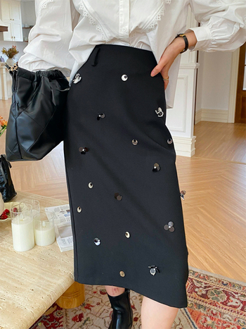Beaded midi suknja, mješavina poliestera i viskoze, 30–50% viskoze, nije elastična, srednje duljine, jednostupanj dizajn