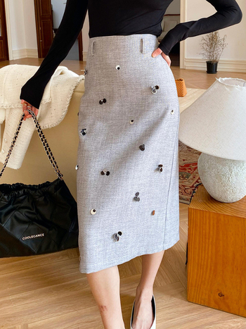 Beaded midi suknja, mješavina poliestera i viskoze, 30–50% viskoze, nije elastična, srednje duljine, jednostupanj dizajn