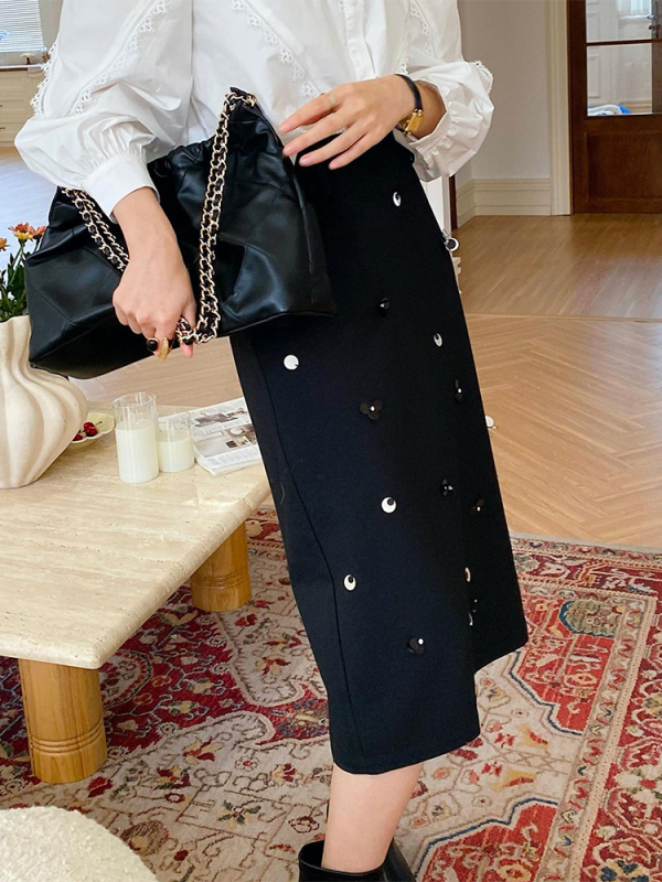 Beaded midi suknja, mješavina poliestera i viskoze, 30–50% viskoze, nije elastična, srednje duljine, jednostupanj dizajn