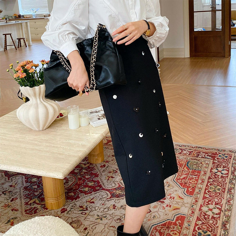 Beaded midi suknja, mješavina poliestera i viskoze, 30–50% viskoze, nije elastična, srednje duljine, jednostupanj dizajn