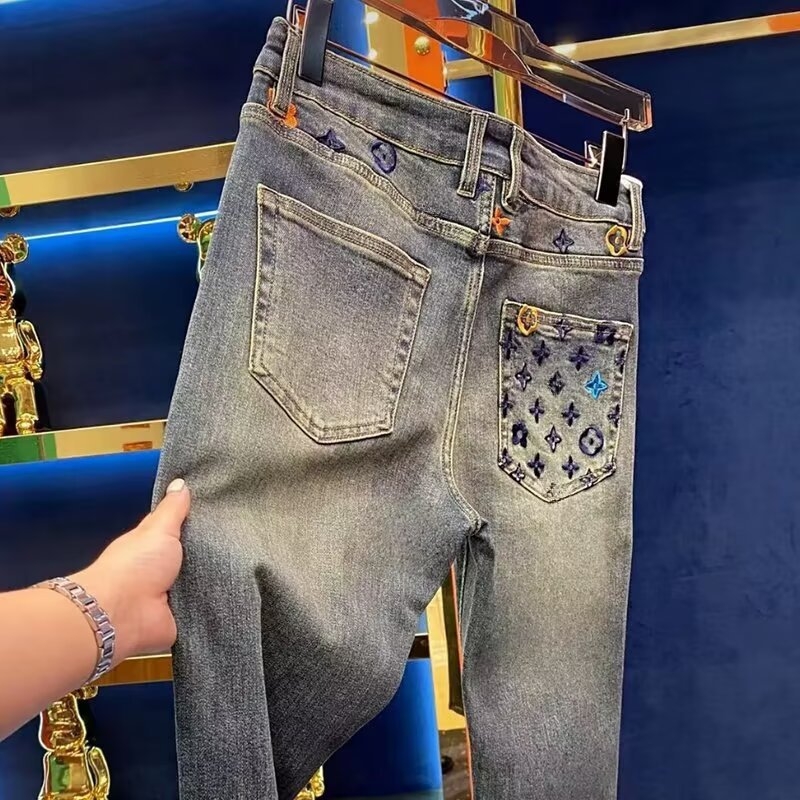 Muške traperice – slim fit, teška izvezenost, 70% pamuk, srednji pojas, zip zatvarač