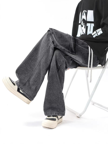 Muške traperice s labavim ravnim krojem, hongkonški stil, srednji struk, zatvaranje uzicom, džepovi s ukrasom, pamukova smjesa.