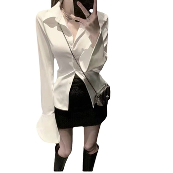 Satenska košulja s vezanjem u struku, uski kroj, polo ovratnik, dugi rukavi, jednobojni dizajn