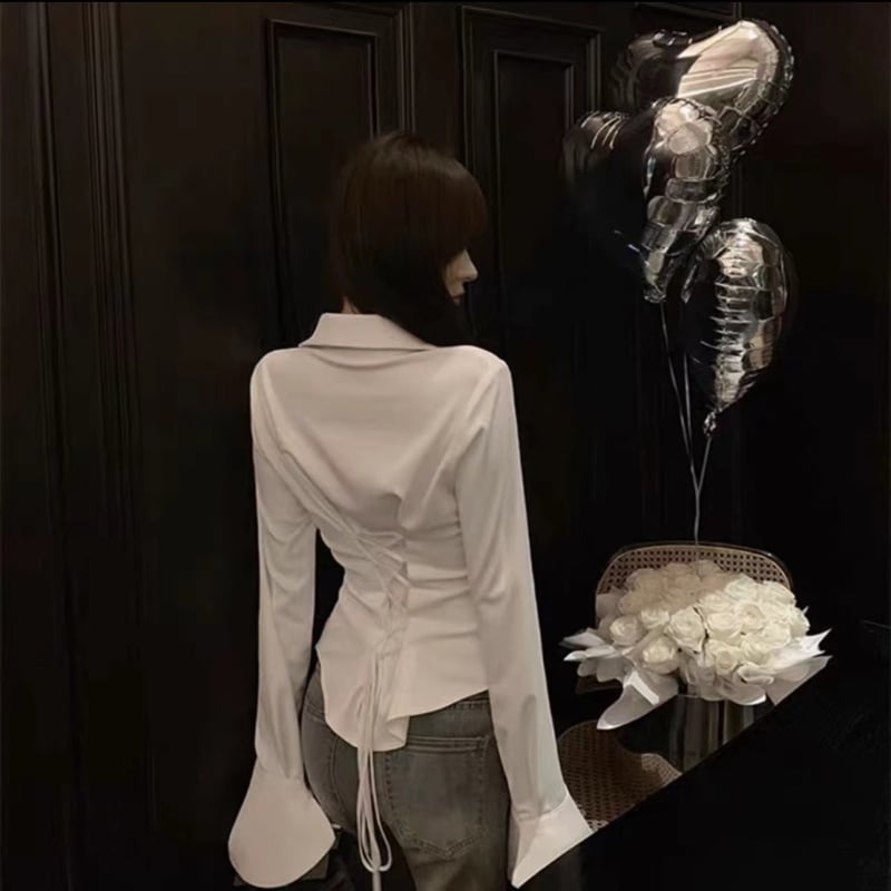 Satenska košulja s vezanjem u struku, uski kroj, polo ovratnik, dugi rukavi, jednobojni dizajn