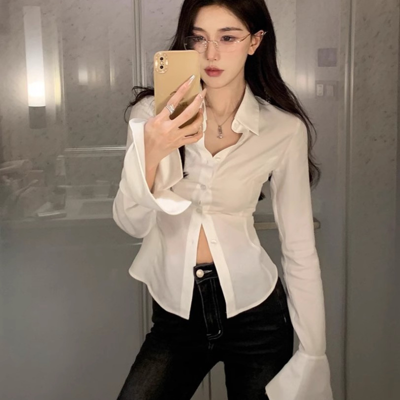 Satenska košulja s vezanjem u struku, uski kroj, polo ovratnik, dugi rukavi, jednobojni dizajn