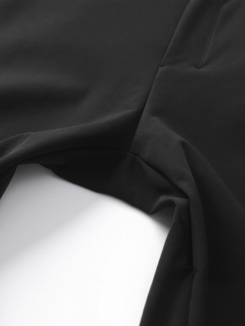 Muške poslovno-ležerne hlače ravnog kroja, srednji pojas s remenom, zip zatvarač, tkanina najlon/spandeks, više džepova