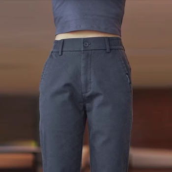 Muške hlače za poslovni casual, slim fit s ravnim krojem, srednji struk, kopča vezicom, bez glačanja, 95% poliester, više džepova