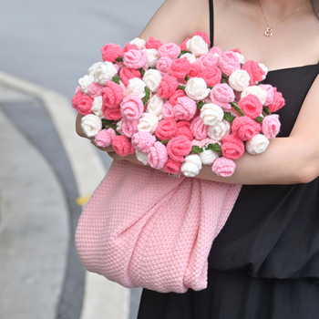 Pletena deka s buketom ruža – ručno pletena, akrilna vlakna, 190–1100 g, proljeće i jesen