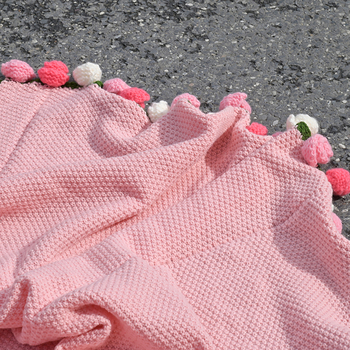 Pletena deka s buketom ruža – ručno pletena, akrilna vlakna, 190–1100 g, proljeće i jesen