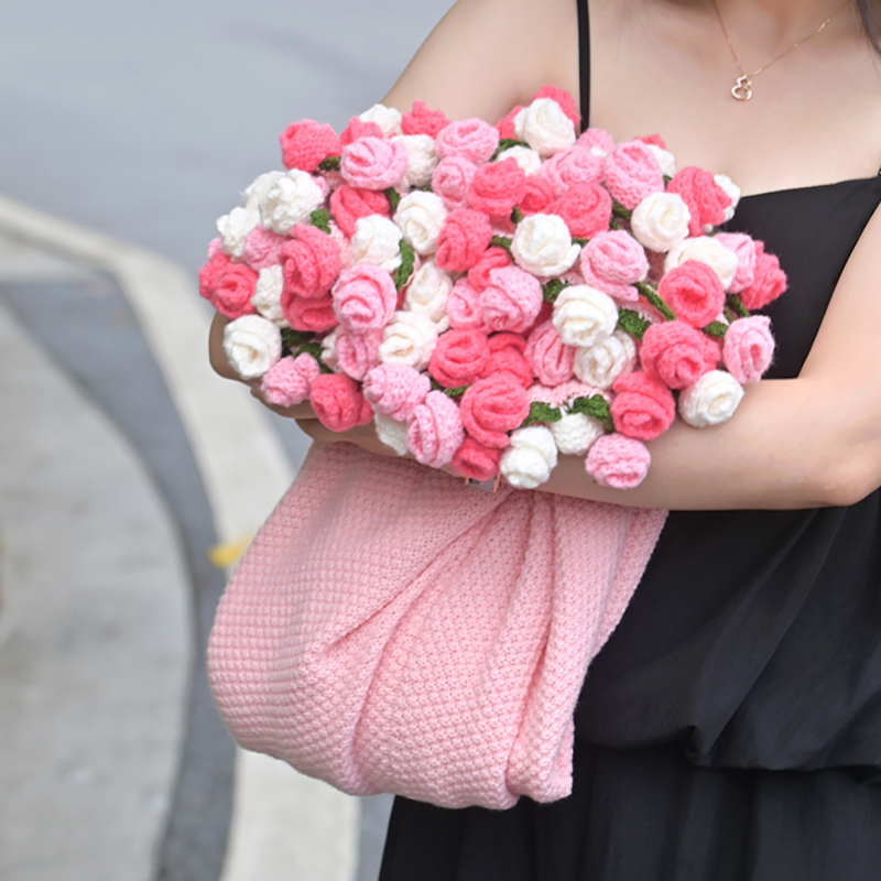 Pletena deka s buketom ruža – ručno pletena, akrilna vlakna, 190–1100 g, proljeće i jesen