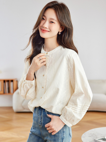 Pamukasta bluza s okruglim izrezom, dugi rukavi, izvezen cvjetni dizajn, elegantan stil, proljeće 2026