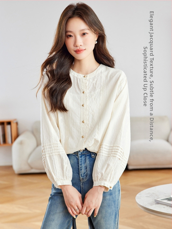 Pamukasta bluza s okruglim izrezom, dugi rukavi, izvezen cvjetni dizajn, elegantan stil, proljeće 2026